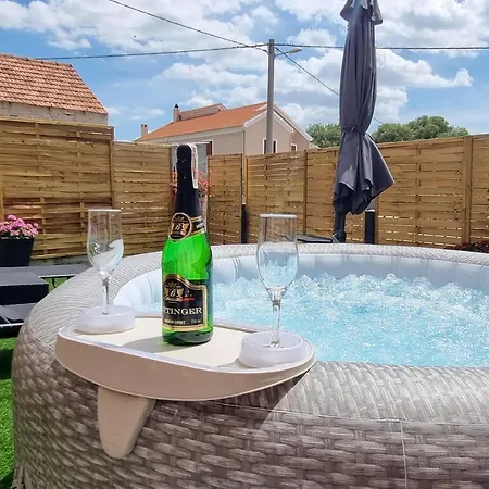 Lovely In Skabrnja With Kitchen Holiday home *